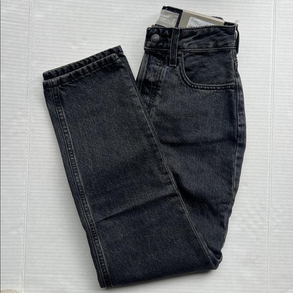 Everlane The Curvy 90s Cheeky Straight Jeans - Picture 11 of 14